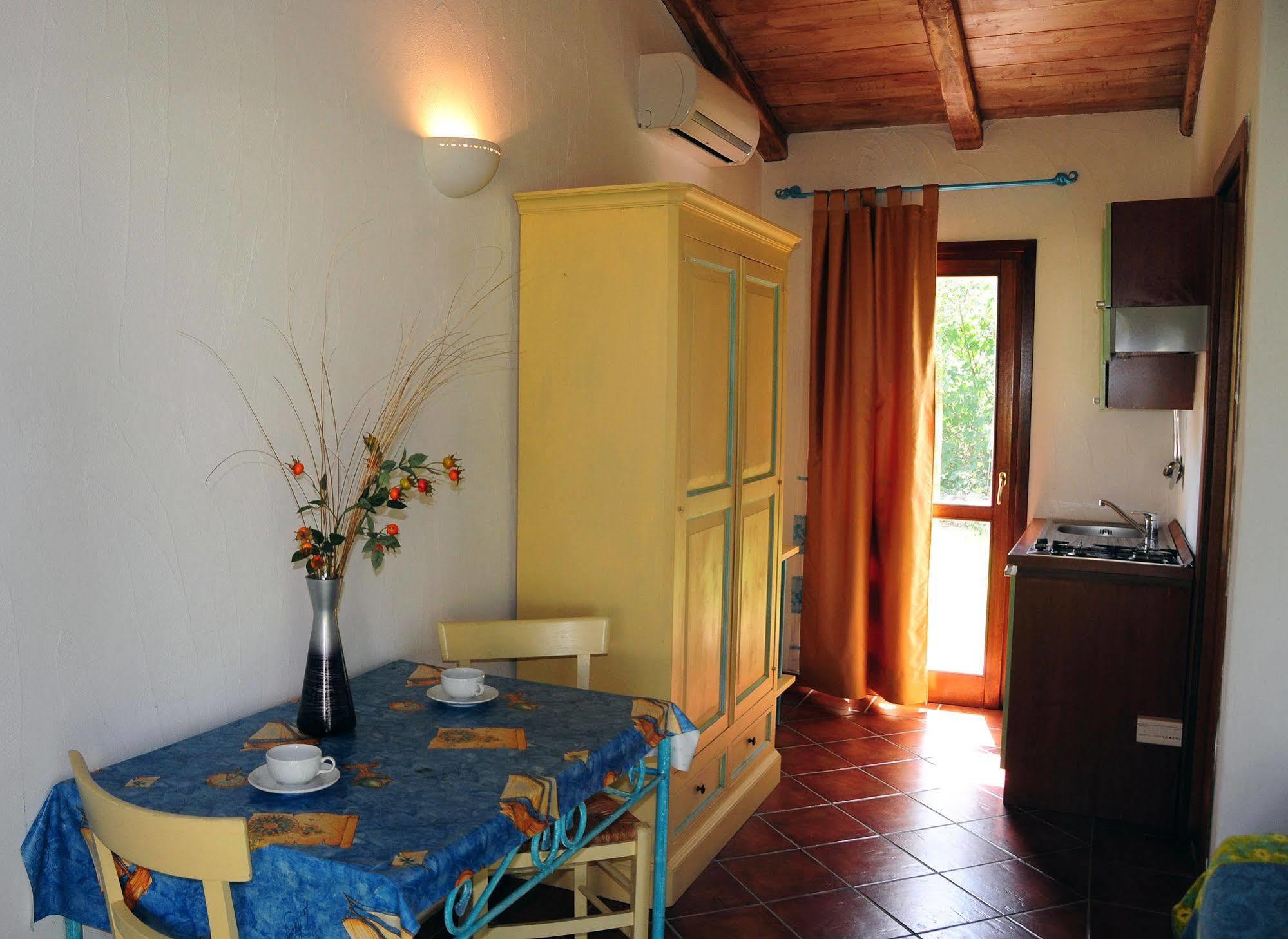 Le Tre Querce Aparthotel San Teodoro  Exterior photo