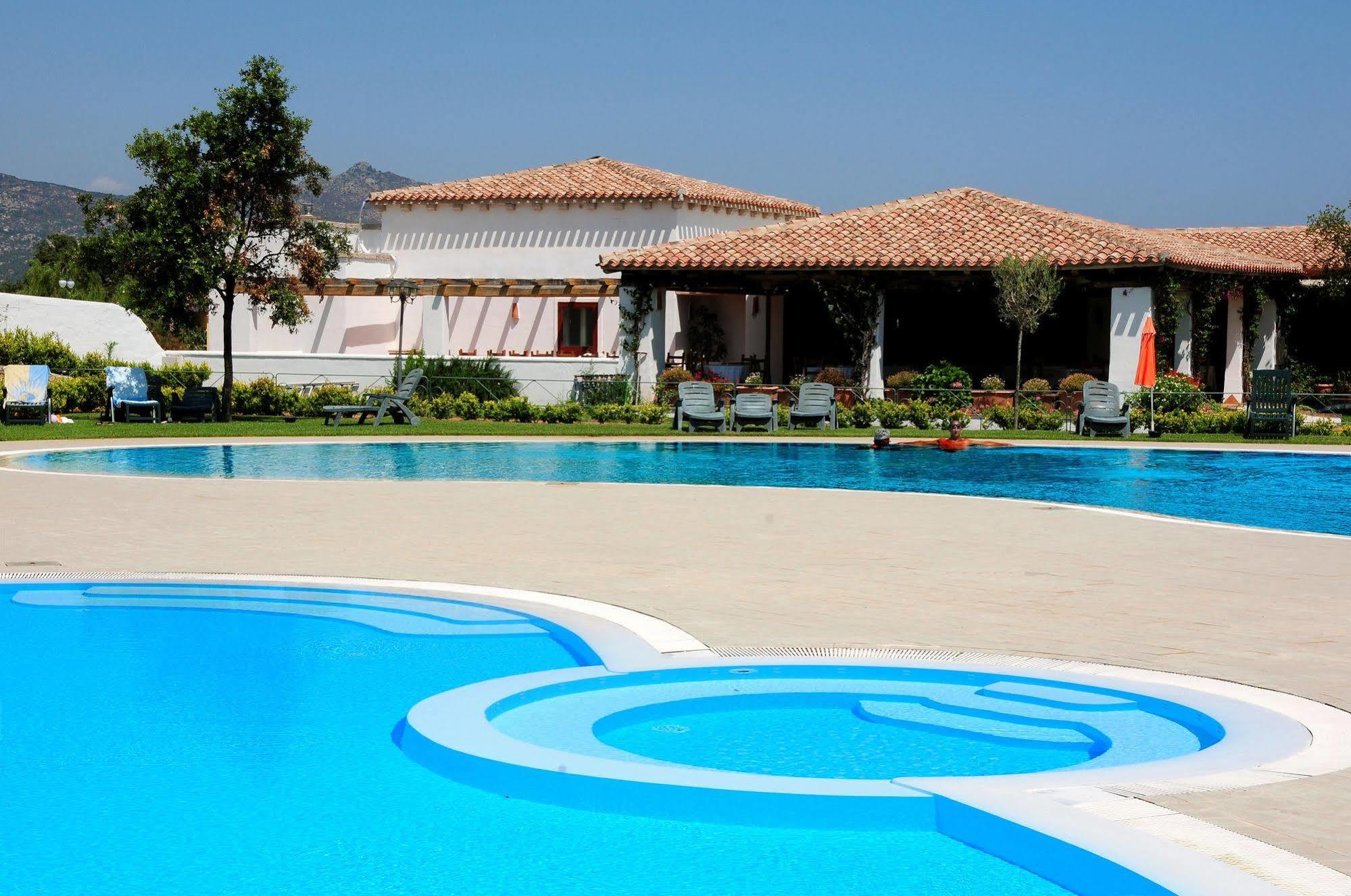 Le Tre Querce Aparthotel San Teodoro  Exterior photo